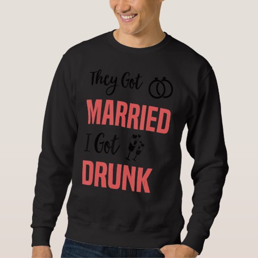 彼ら得は結婚した私の飲groomsmenとbridesm スウェットシャツ (正面)