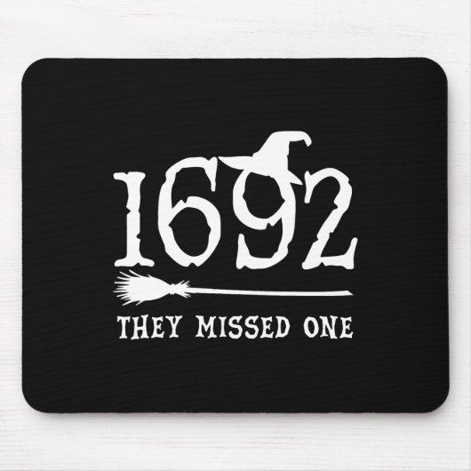 彼ら恋しく思は一つのハロウィンフェミニスト魔女の裁判を行う マウスパッド (正面)