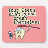 彼ら自身にブラシをかけることを行く歯Aint マウスパッド (正面)