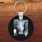 彼ら食べは犬だ キーホルダー (正面)