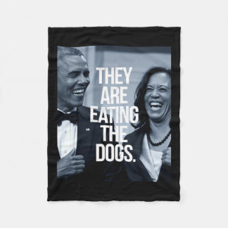 彼ら食べは犬だ フリースブランケット