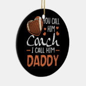 彼をコーチと呼ぶ私は彼をダディーサッカーコーチと呼ぶ セラミックオーナメント (右)