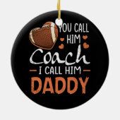彼をコーチと呼ぶ私は彼をダディーサッカーコーチと呼ぶ セラミックオーナメント (裏面)