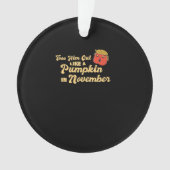 彼をパンプキントランプキンハロウィーンのリールのように外へ投げ出す オーナメント (正面)