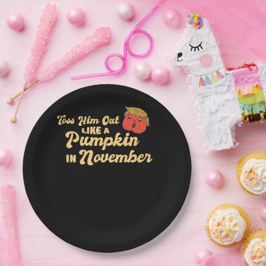 彼をパンプキントランプキンハロウィーンのリールのように外へ投げ出す ペーパープレート (パーティー)