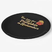 彼をパンプキントランプキンハロウィーンのリールのように外へ投げ出す ペーパープレート (アングル)