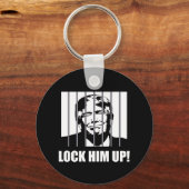 彼を閉じ込め!アンチ的な政治ユーモア キーホルダー (裏面)