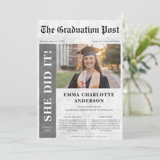 彼女がやった | シンプル卒業新聞写真 招待状 (スタンド正面)