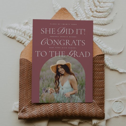 彼女がやった！ | Mauve | ハイブリッドフォント 現代的な卒業式の招待状 招待状