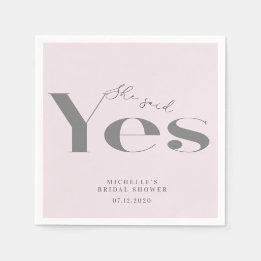 彼女がイエスと言った モダン タイポグラフィー ブライダル シャワー スタンダードカクテルナプキン (正面)