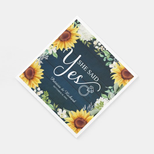 彼女がイエスと言った！ ラスティックなひまわりの婚約パーティー スタンダードランチョンナプキン (角)