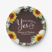 彼女がイエスと言った! ラスティックなひまわりエンゲージメントパーティー ペーパープレート (正面)