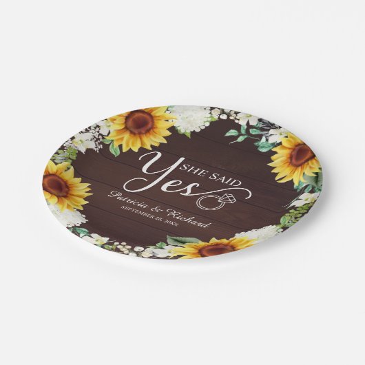 彼女がイエスと言った! ラスティックなひまわりエンゲージメントパーティー ペーパープレート (アングル)