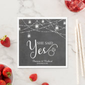 彼女がイエスと言った ラスティック チョーク 婚約パーティー スタンダードランチョンナプキン (インサイチュ)