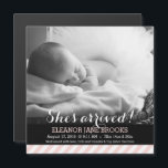 彼女がピンクのベビーの発表に到着ストライプした マグネット招待状<br><div class="desc">フルフォト生まれたばかりのベビーの発表Script "She's arrived"のタイポグラフィデザインと黒のバ無地のンドと底に赤面のピストライプンクの。カスタマイズ自分の言葉でこのデザインは正方形スタイル専用なので、サイズをメールで教えてもしくださいサイズや色やデザインレイアウトの変更が必要な場合は違うもし、ご注文の前にpaula@labellarue.comにメールしてください。:: Katina Bentley Photographyへの写真提供 | マサチューセッツ州,シトゥート | http://www.katinabentley.com ::</div>