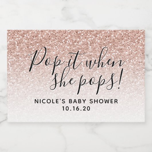 彼女がポップ・アートのポップピンクのグリッター赤ちゃんシャワーチャム スパークリングワインラベル (シングルラベル)