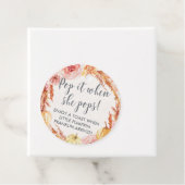 彼女がワインポップ・アートののラベルをポップするときに小さなかぼちゃだ フェイバータグ (インサイチュ)