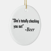 「彼女が完全に君をチェックしている」 - Beer セラミックオーナメント (右)