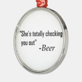「彼女が完全に君をチェックしている」 - Beer メタルオーナメント (左)