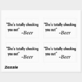 「彼女が完全に君をチェックしている」 - Beer 長方形シール (シート)