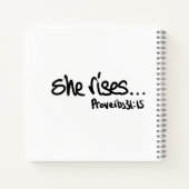 彼女が引用文箴言31キリスト教タイポグラフィを立ち上げる ノートブック (裏面)