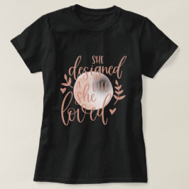 彼女が愛した人生をデザインした ブルッシュピンクの月 Tシャツ