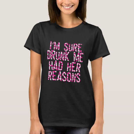 彼女が愛を飲む理飲由があったに違いない Tシャツ (正面)