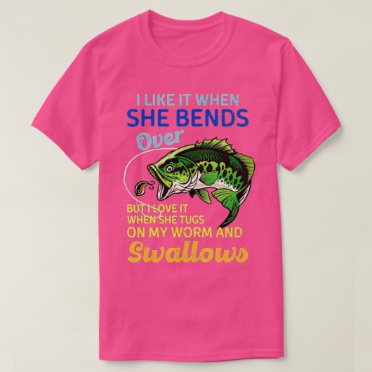 彼女が男性の贈り物を受け取る魚釣りを好む Tシャツ (デザイン正面)