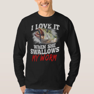 彼女が背中に虫の魚釣りを飲み込むのが大好き Tシャツ