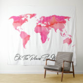 彼女が行く場所引用文ピンクウォーターカラーワールドマップ タペストリー (インサイチュ(横))