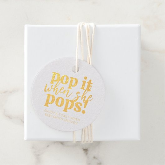 彼女が赤ポップ・アートのちゃんシャワーの好意をポップするときに青い フェイバータグ (箱)