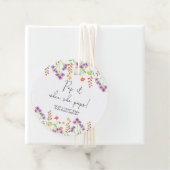 彼女が赤ポップ・アートのちゃんシャワーをポップするときにワイルドフラワー フェイバータグ (インサイチュ)