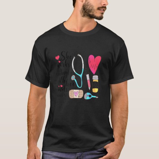 彼女が進んで箴言を振り返る医療ヒーロー Tシャツ (正面)