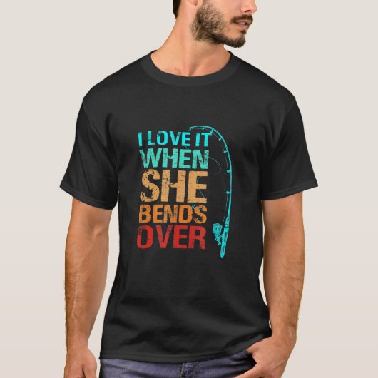 彼女が釣りでかがむ時が好き Tシャツ (正面)
