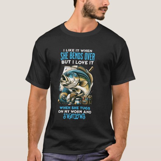 彼女が釣りに向かって身をかがめるのが好き 笑 Tシャツ (正面)