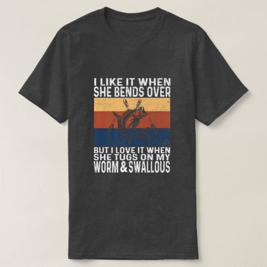 彼女が魚釣り好きで曲がる時おもしろいは好きだ Tシャツ (デザイン正面)