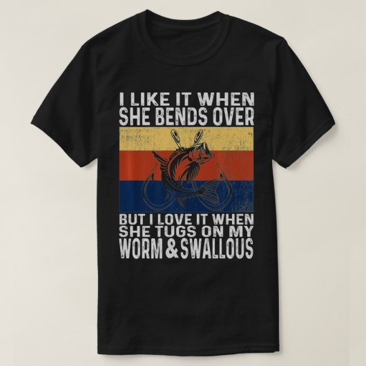 彼女が魚釣り好きで曲がる時おもしろいは好きだ Tシャツ (デザイン正面)