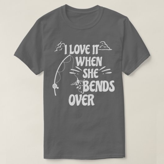 彼女が63を超えて曲がったとき、私はそれを愛する Tシャツ (デザイン正面)