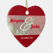 彼女と彼女の1周年記念レッドオーナメント セラミックオーナメント (右)