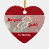 彼女と彼女の1周年記念レッドオーナメント セラミックオーナメント (正面)