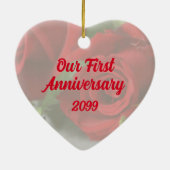 彼女と彼女の1周年記念レッドオーナメント セラミックオーナメント (裏面)