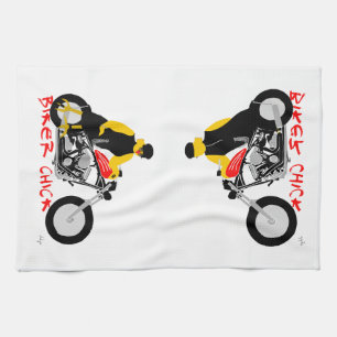 彼女に対して傾いているバイクもしくは自転車に乗る人のひよこ キッチンタオル