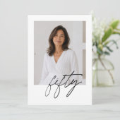彼女のためのミニマリスト手書きの50歳の誕生日 招待状 (スタンド正面)