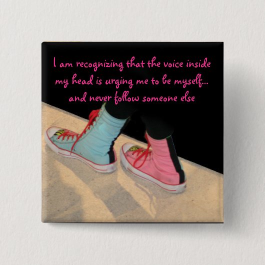 彼女のための眼識 缶バッジ (正面)