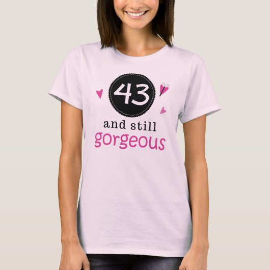 彼女のための43そしてまだ豪華な誕生日プレゼントのアイディア Tシャツ (正面)