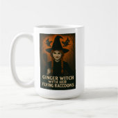 彼女のアライグマと飛んでいるジンジャーウィッチV2 コーヒーマグカップ (左)