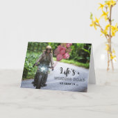 彼女のオートバイをテーマにした誕生日オン・カーブ カード (黄色い花)