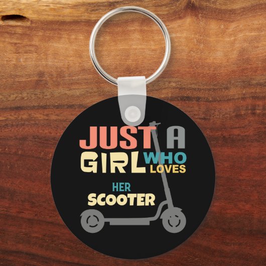 彼女のスクーターを愛する女の子 キーホルダー (正面)