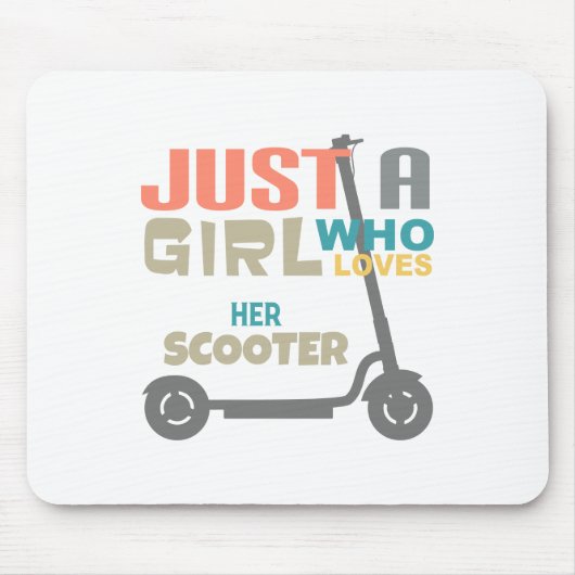 彼女のスクーターを愛する女の子 マウスパッド (正面)