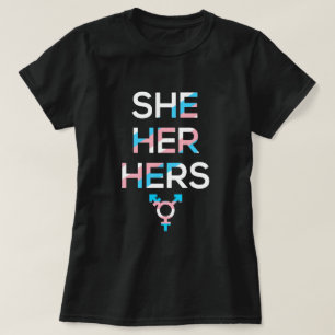 彼女のトランスジェンダープライドシンボルMTFを発音 Tシャツ